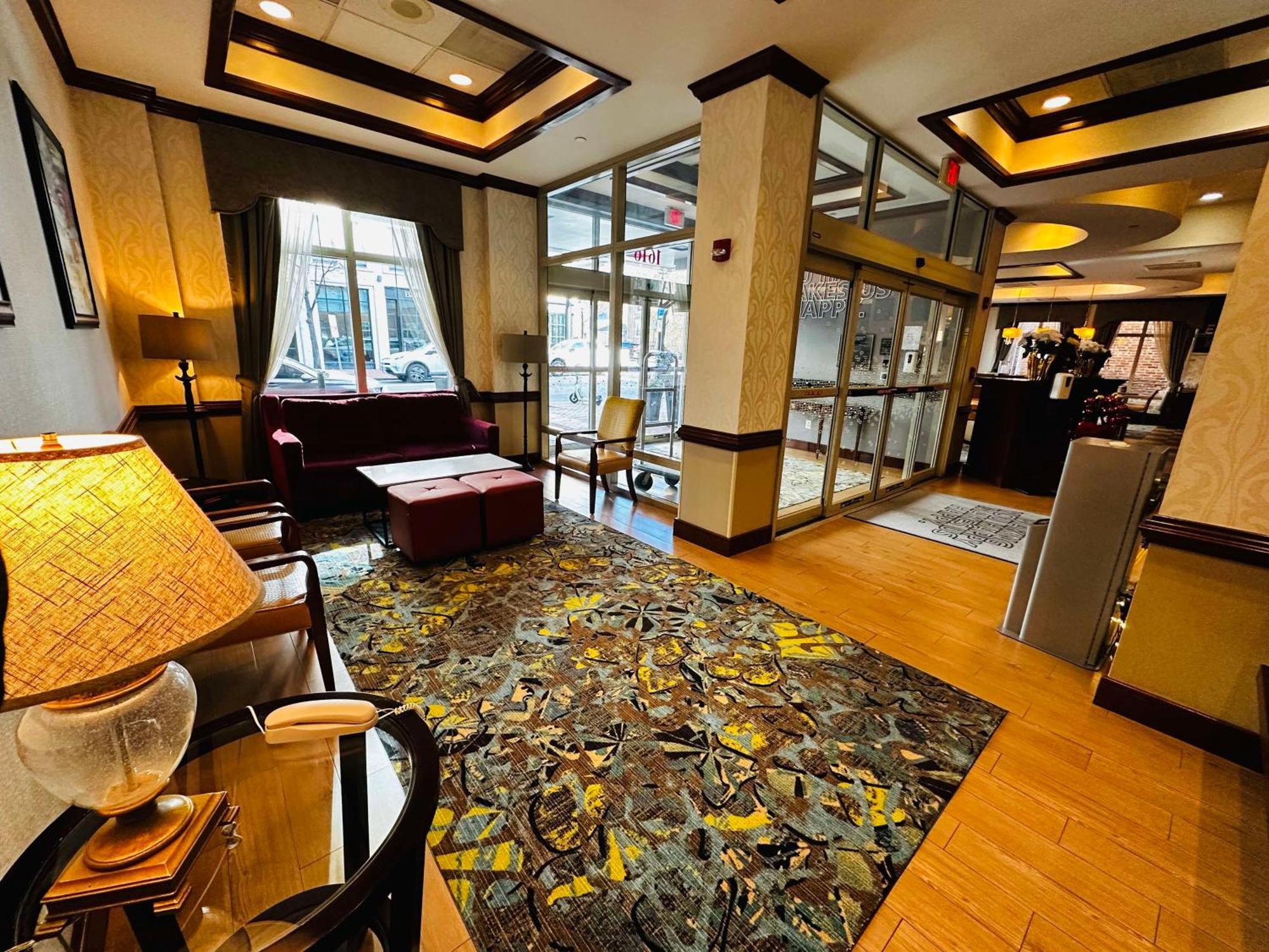 Hampton Inn Alexandria/Old Town Екстер'єр фото